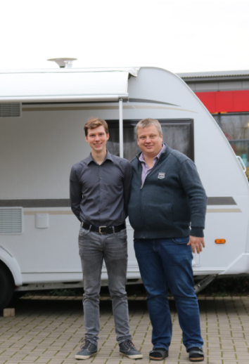 Inhaber Uwe Meyer zu Brickwedde mit Sohn